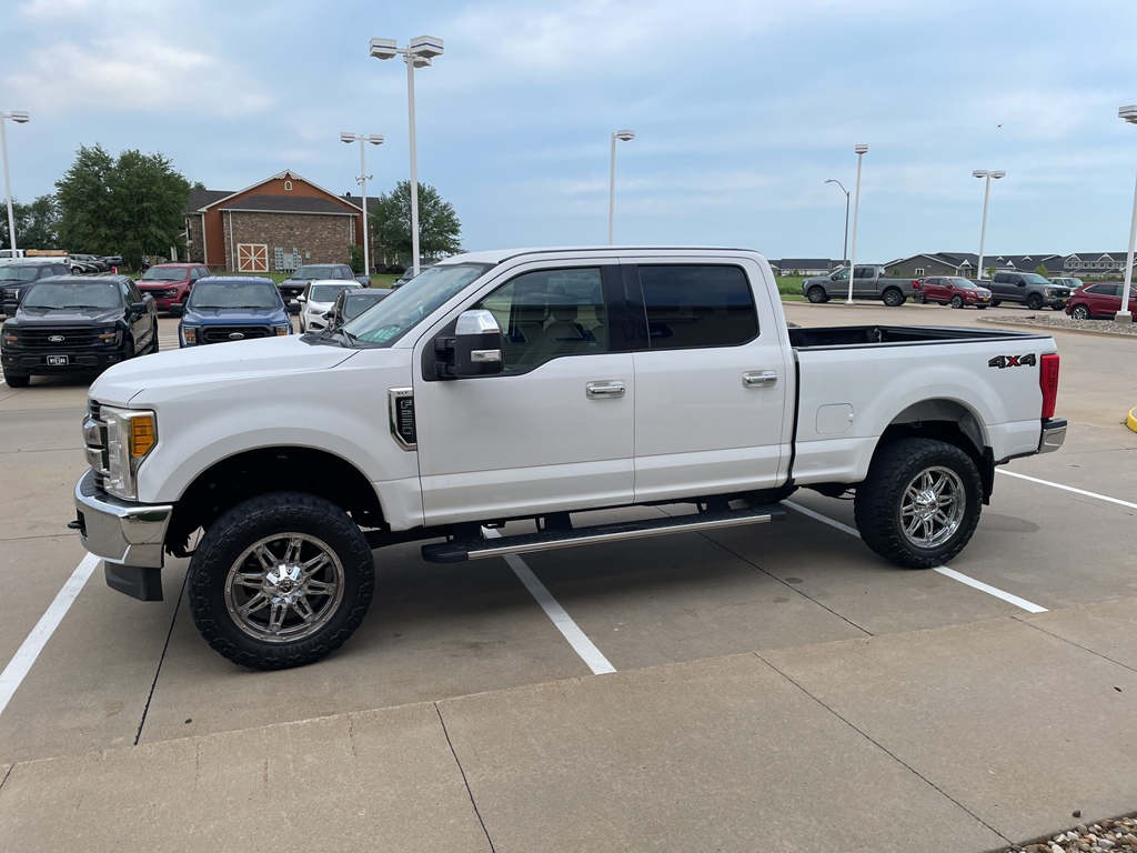 2017 Ford F-250 XLT photo 3