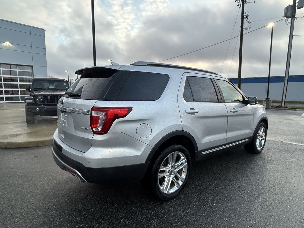 2017 Ford Explorer XLT photo 3