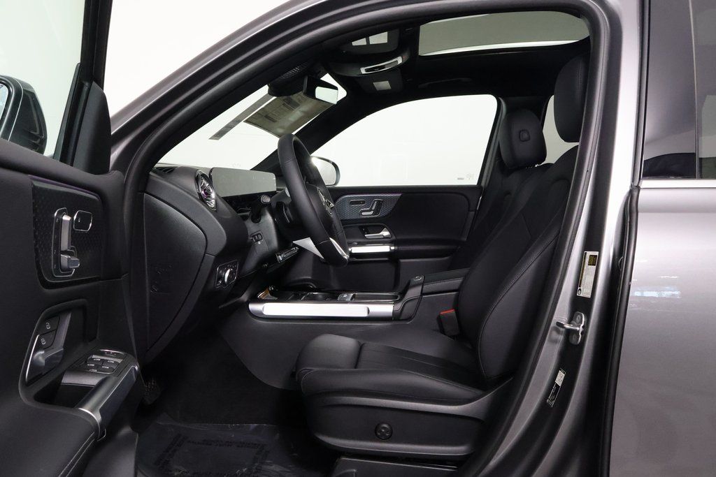 2026 Mercedes Benz GLB 250 photo 5