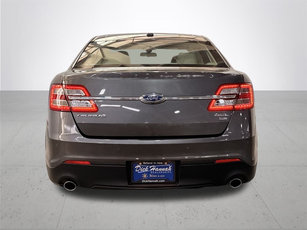 2019 Ford Taurus SEL photo 9