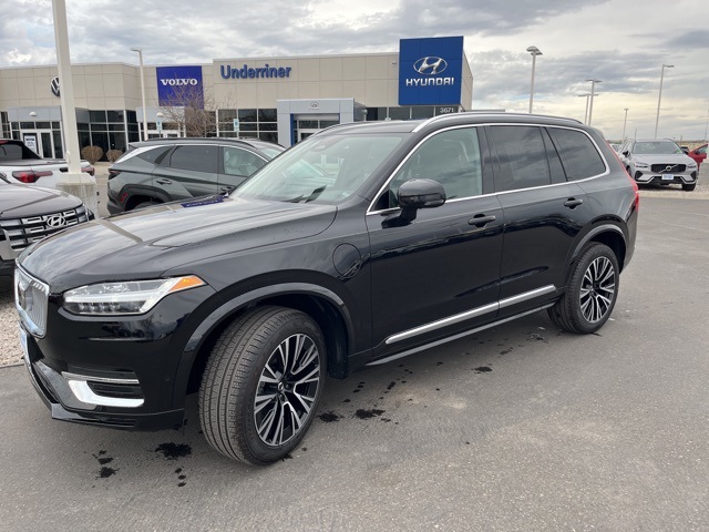 2025 Volvo XC90 Plus's photo