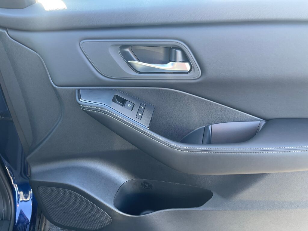 2026 Nissan Rogue SV photo 16