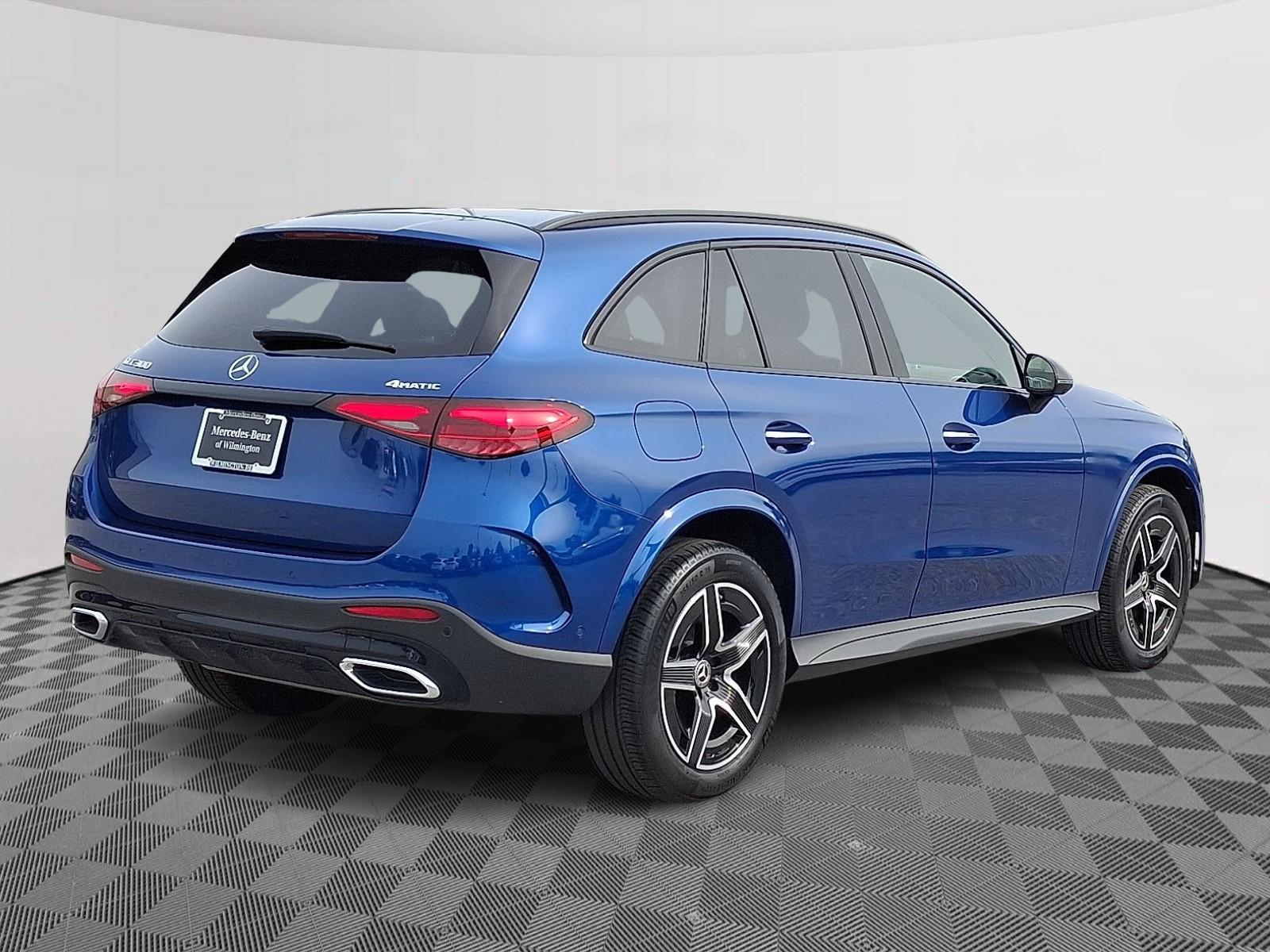 2025 Mercedes Benz GLC 300 4MATIC photo 4