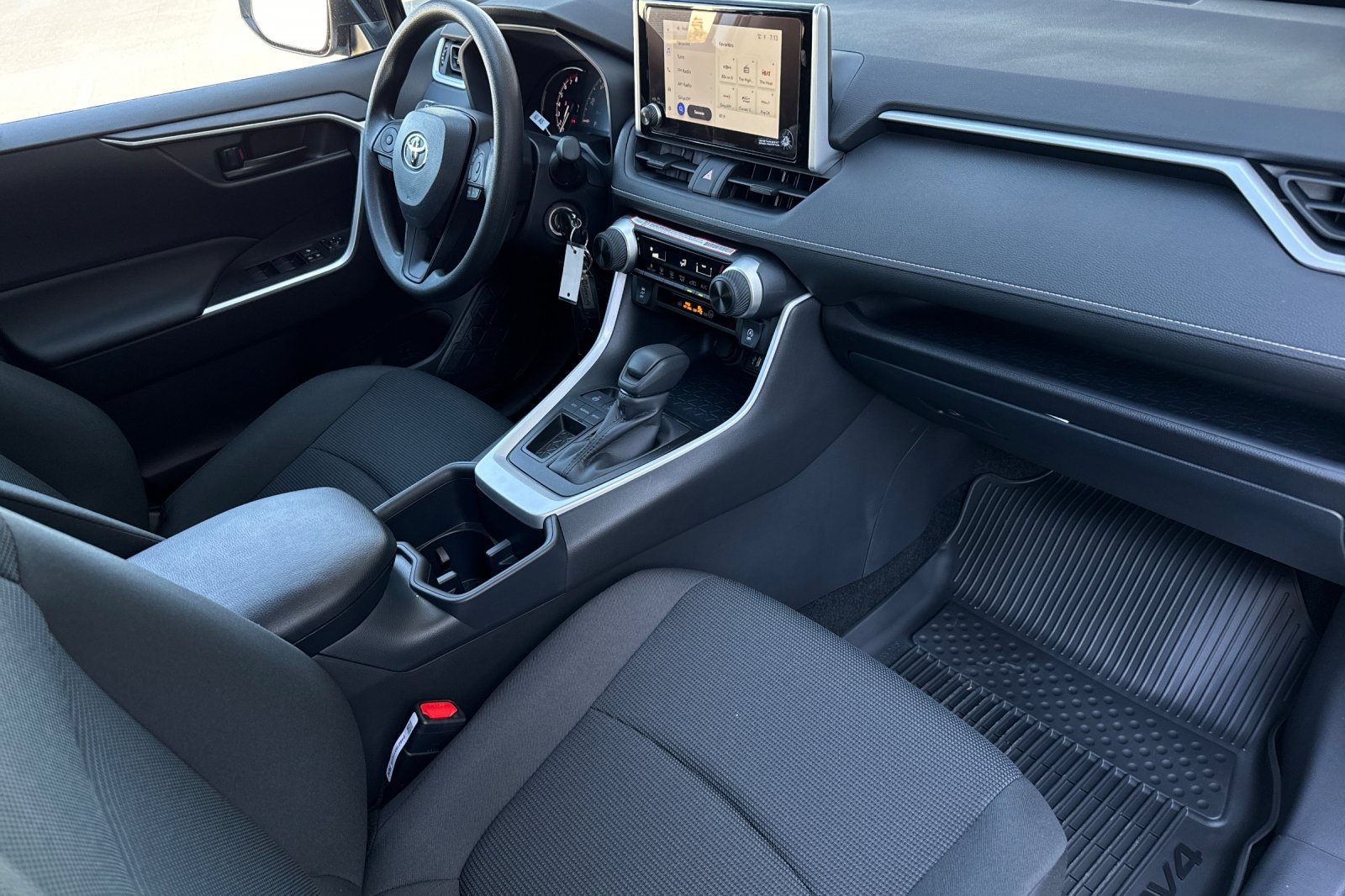 2025 Toyota RAV4 LE photo 17