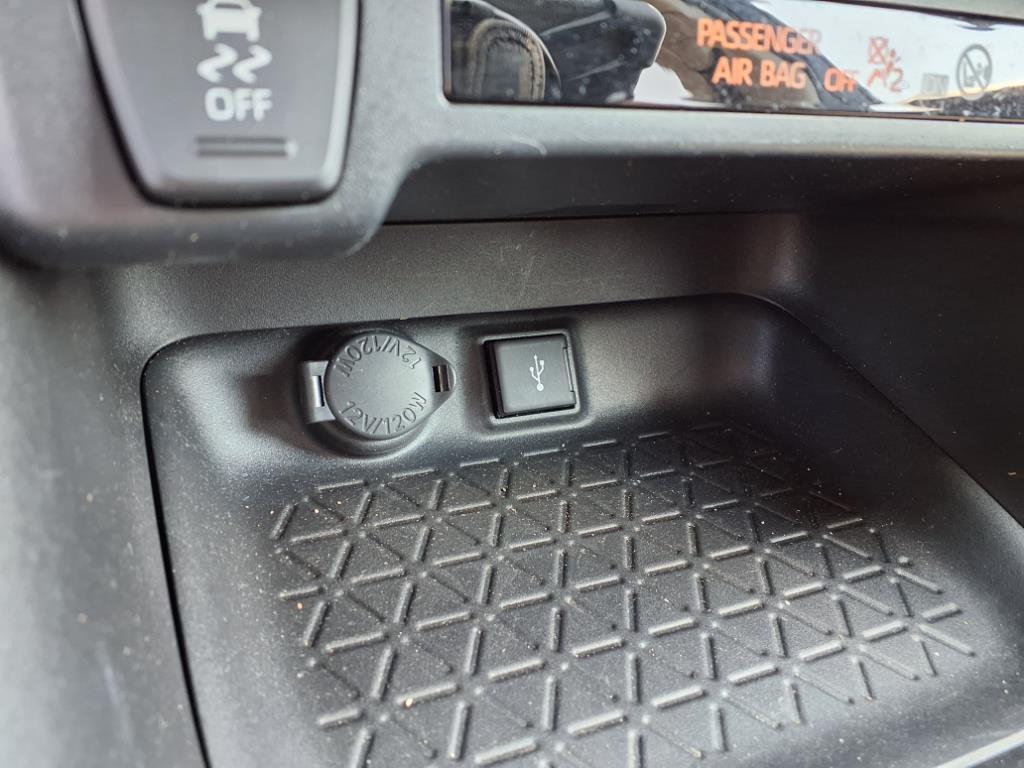 2022 Toyota RAV4 XLE photo 19