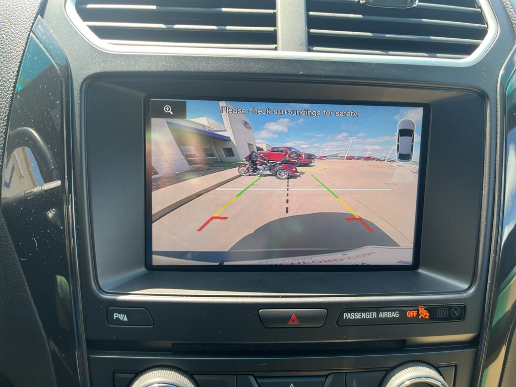 2016 Ford Explorer XLT photo 26