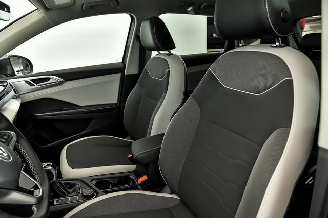 2025 Volkswagen Taos SE photo 7