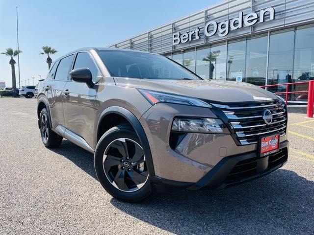 2024 Nissan Rogue SV's photo