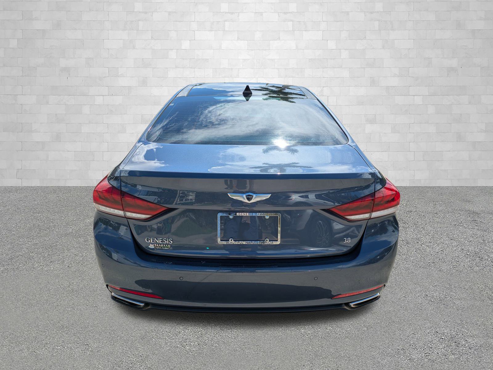 2016 Hyundai Genesis 3.8 RWD photo 3