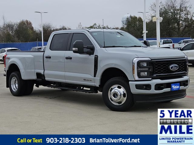 2026 Ford F-350 Super Duty XL's photo