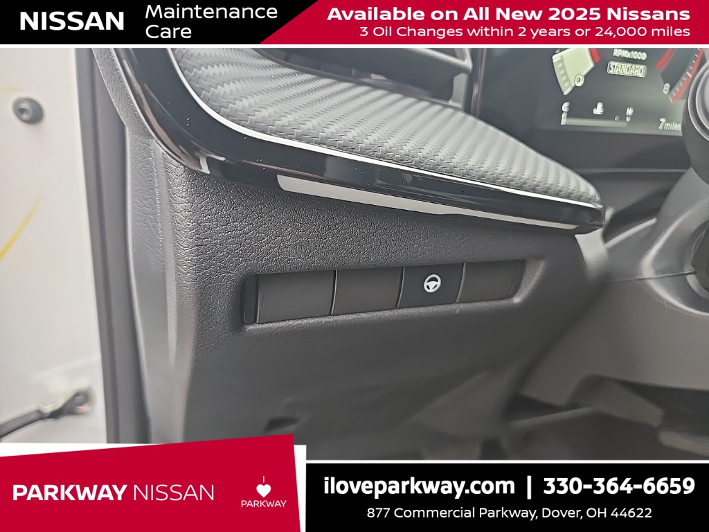 2025 Nissan Kicks SR photo 10