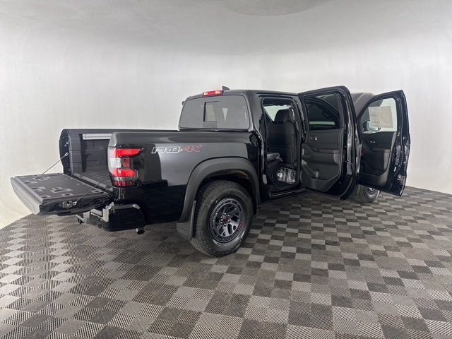 2025 Nissan Frontier PRO-4X photo 12