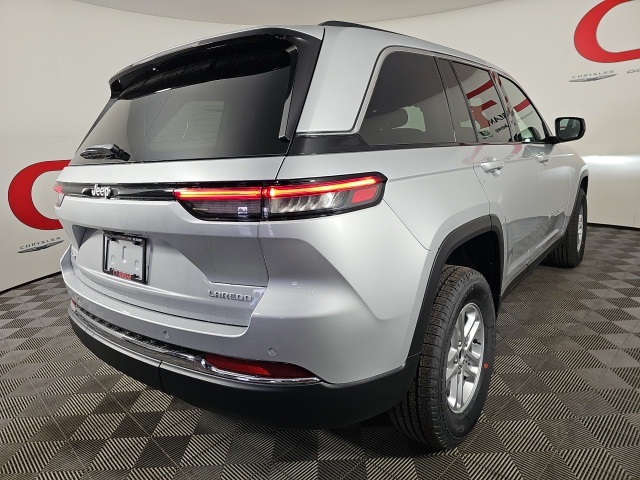 2025 Jeep Grand Cherokee Laredo Altitude photo 7