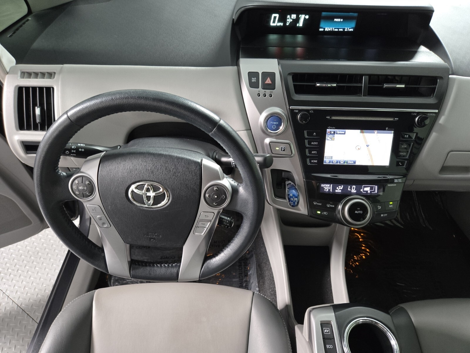 2015 Toyota Prius V Four photo 12