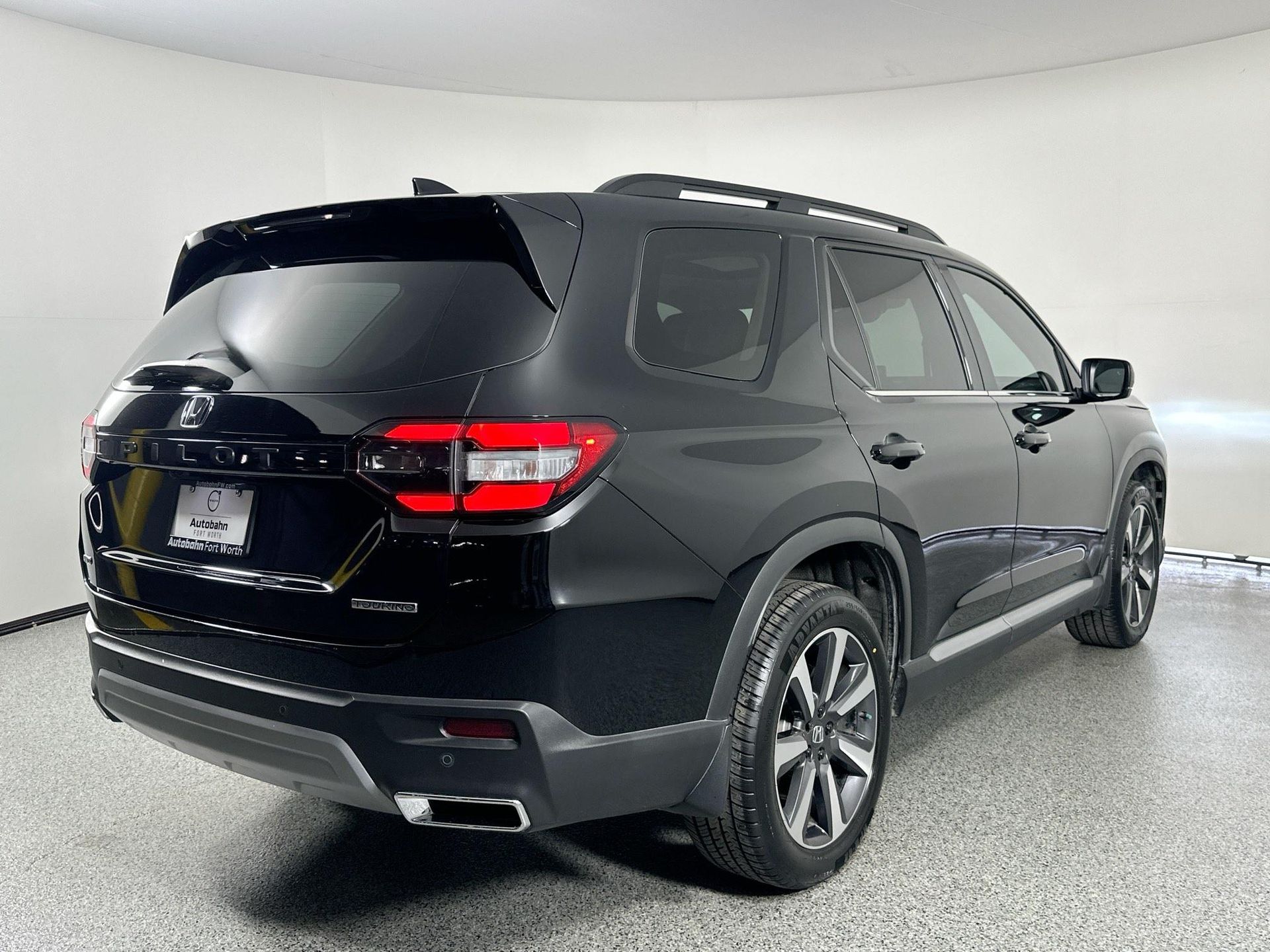 2023 Honda Pilot Touring photo 3