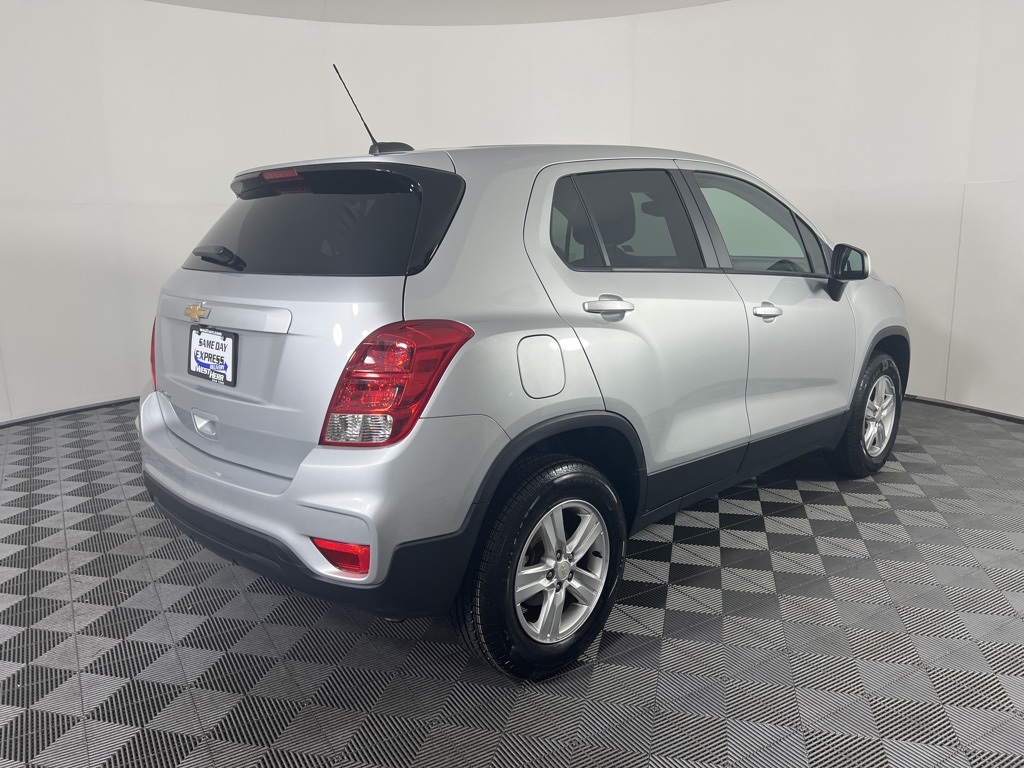 2022 Chevrolet Trax LS photo 4