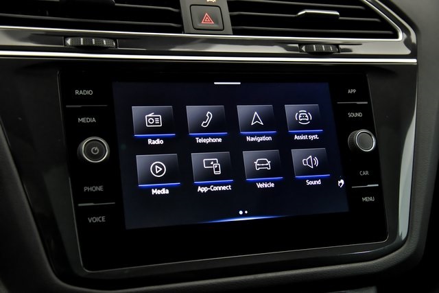 2023 Volkswagen Tiguan SE R-Line Black photo 16