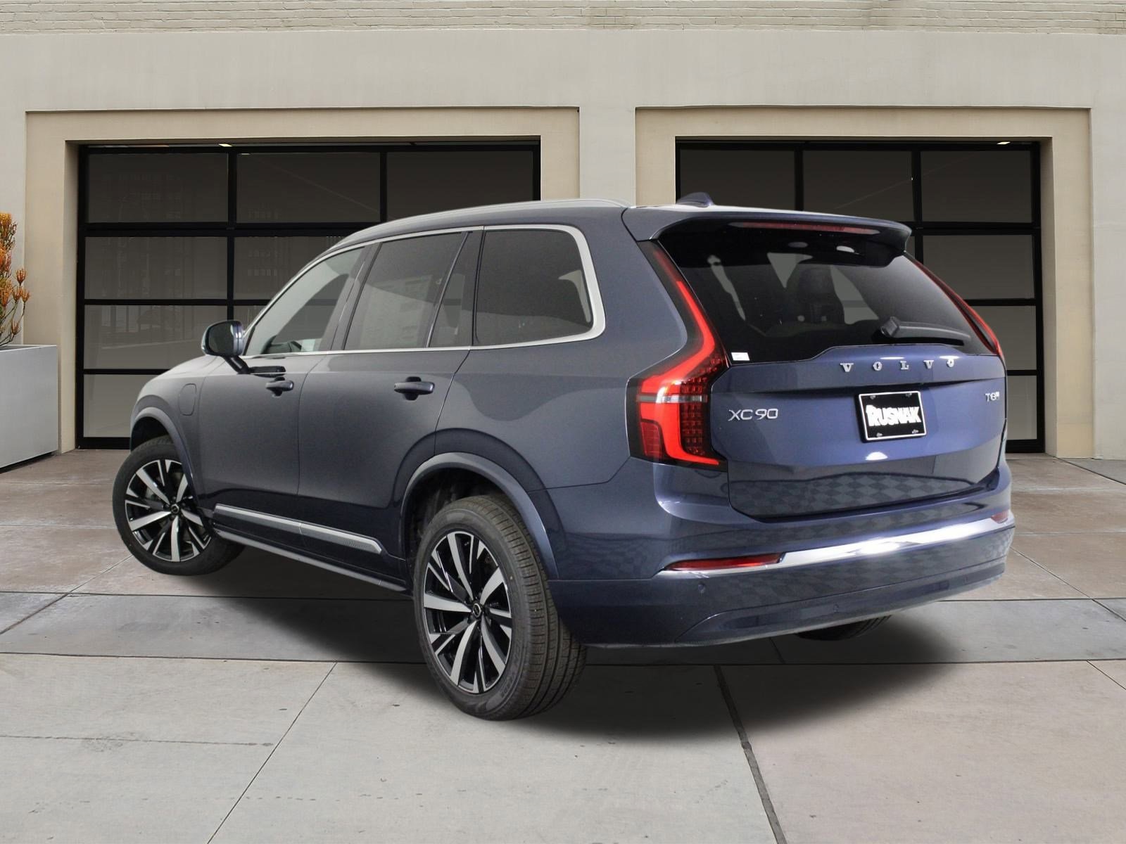 2026 Volvo XC90 T8 Core photo 3