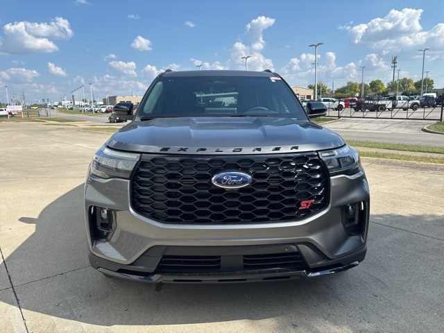 2025 Ford Explorer ST photo 2