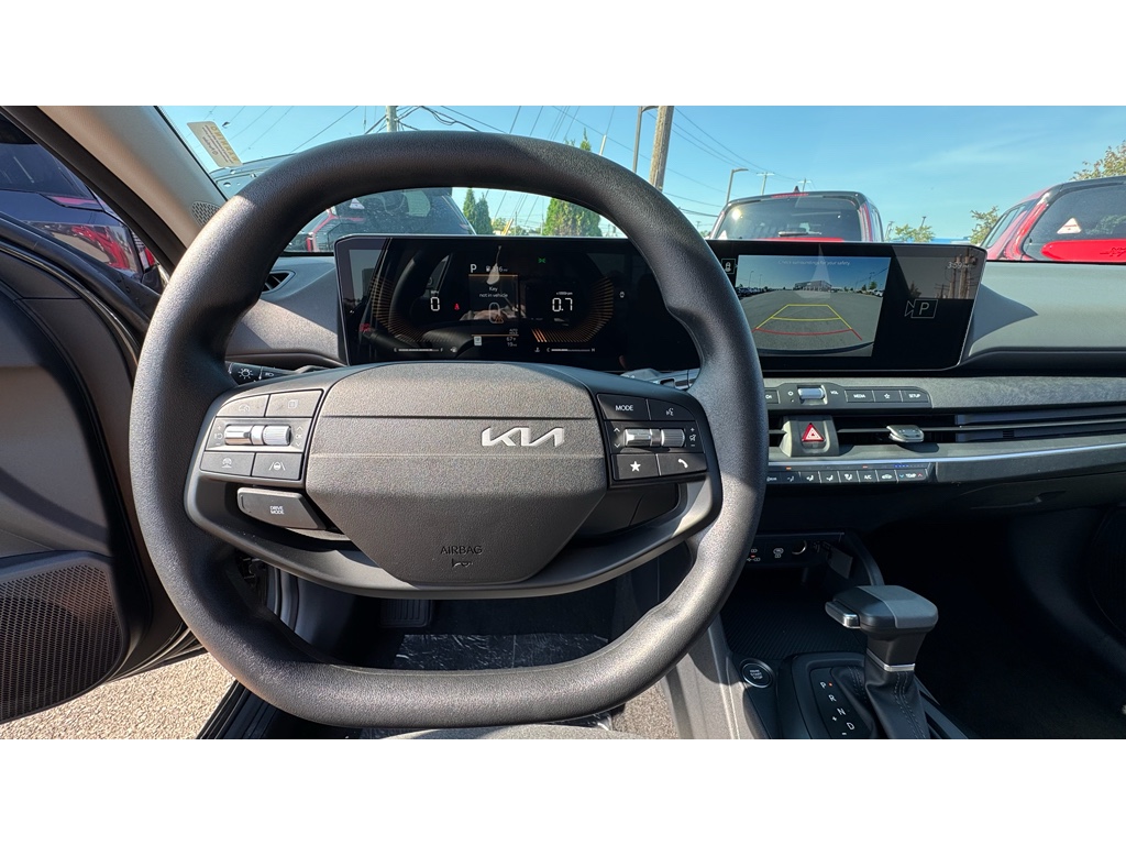 2025 Kia K4 LXS photo 7