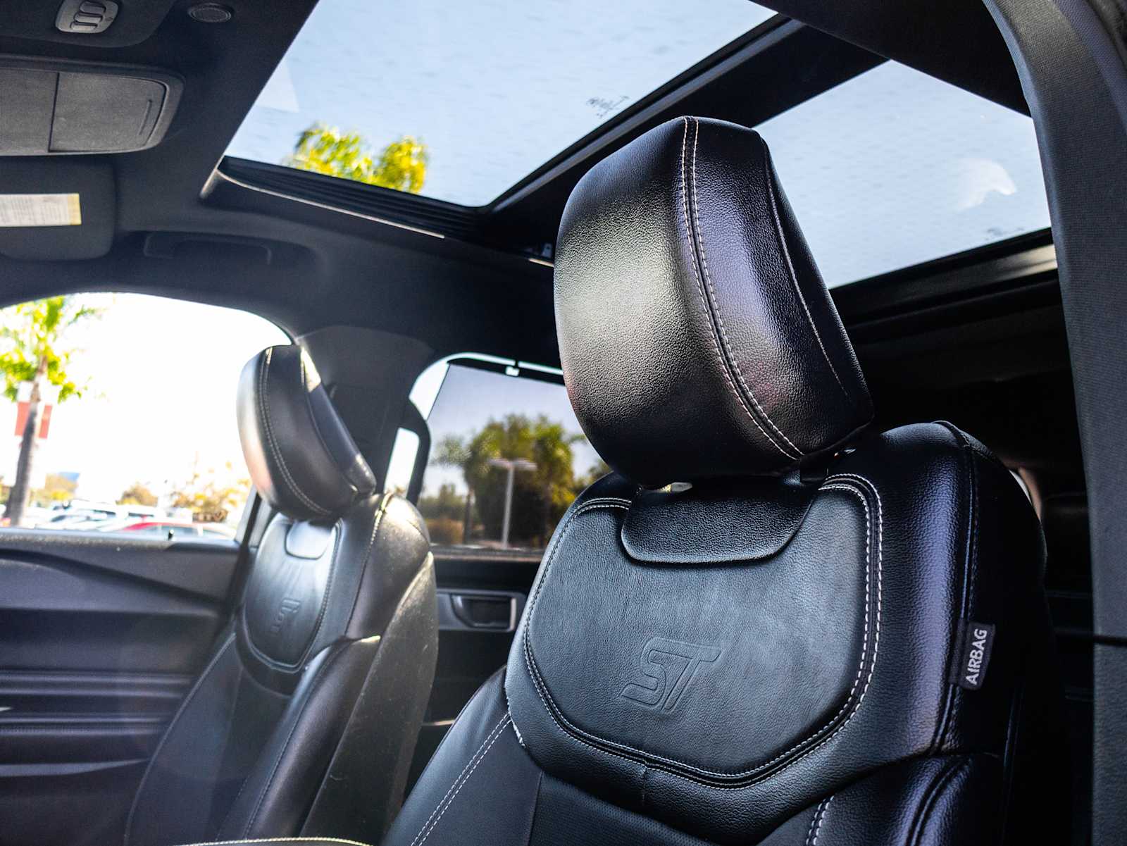 2020 Ford Explorer ST photo 16