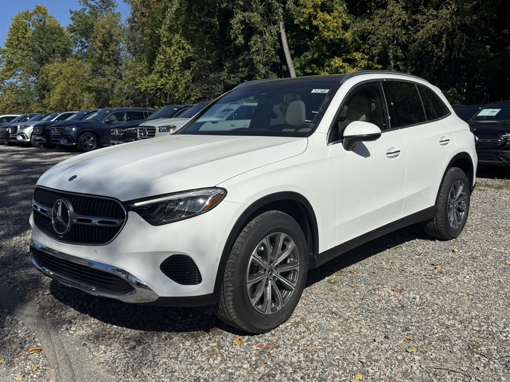 2026 Mercedes Benz GLC 300 4MATIC photo 3