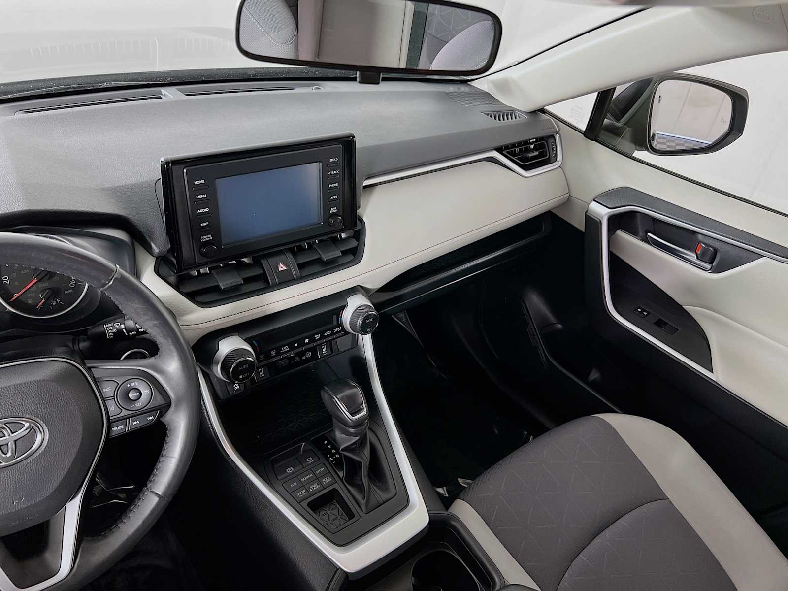 2019 Toyota RAV4 XLE photo 21