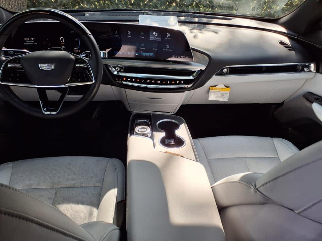 2024 Cadillac Lyriq Luxury photo 23