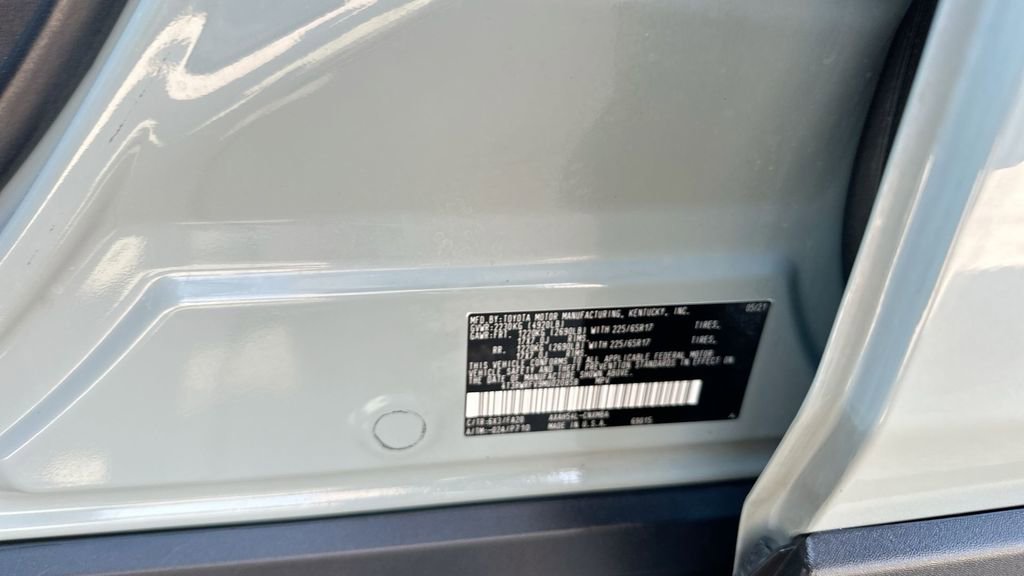 2021 Toyota RAV4 Hybrid XLE photo 32