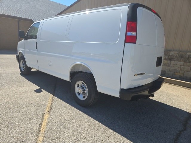 2025 Chevrolet Express Cargo 2500 photo 5