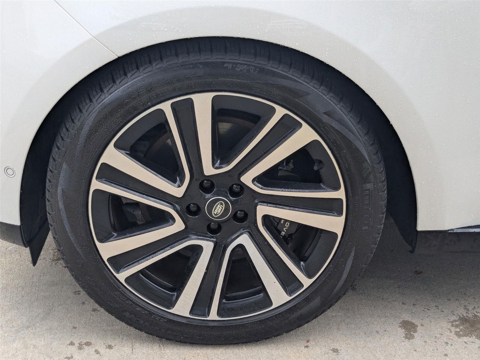 2023 Land Rover Range Rover SE photo 10