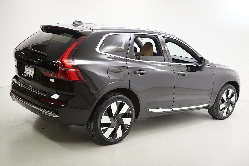 2023 VOLVO XC60 - Image 8