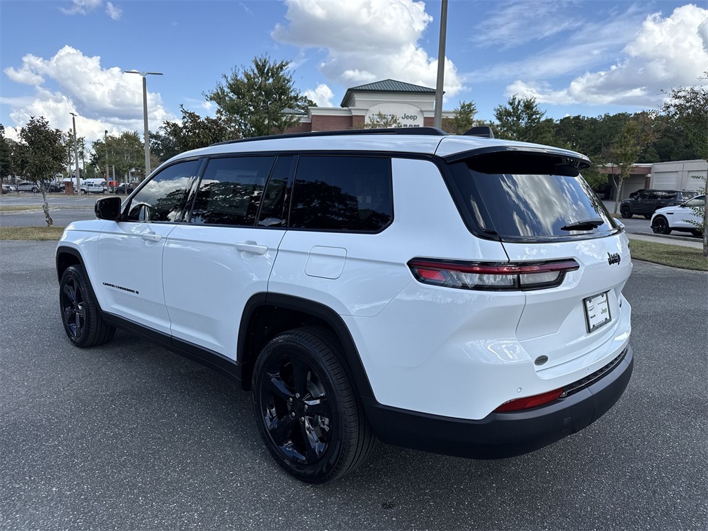 2025 Jeep Grand Cherokee Limited photo 4