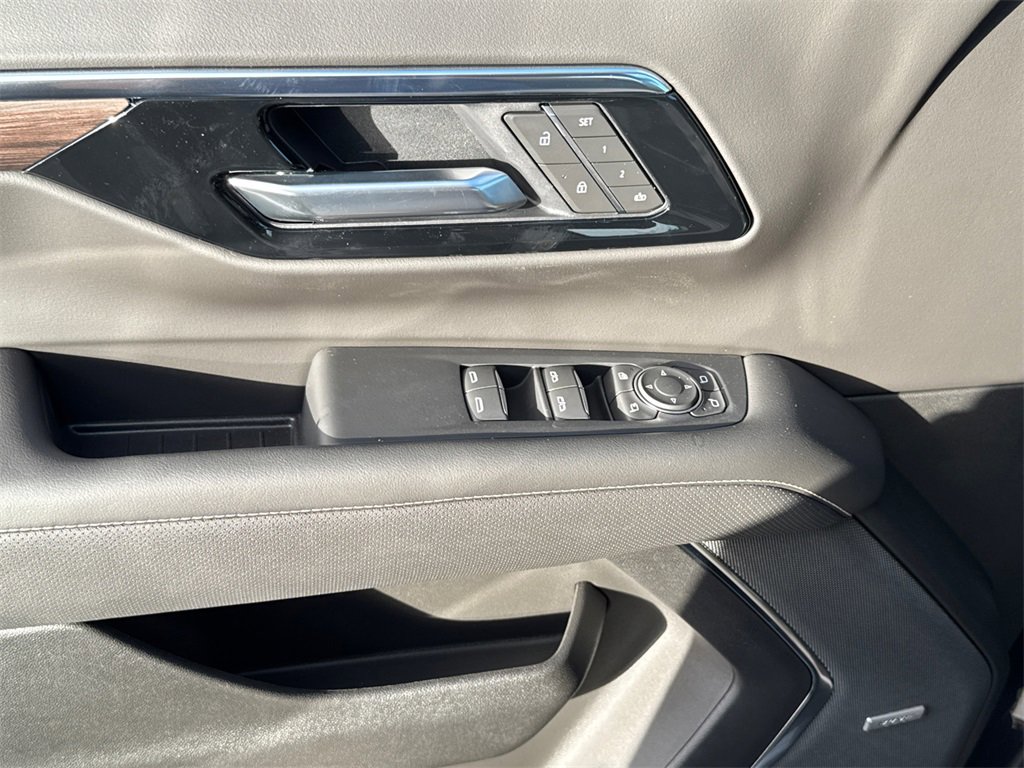 2025 Chevrolet Tahoe Premier photo 17