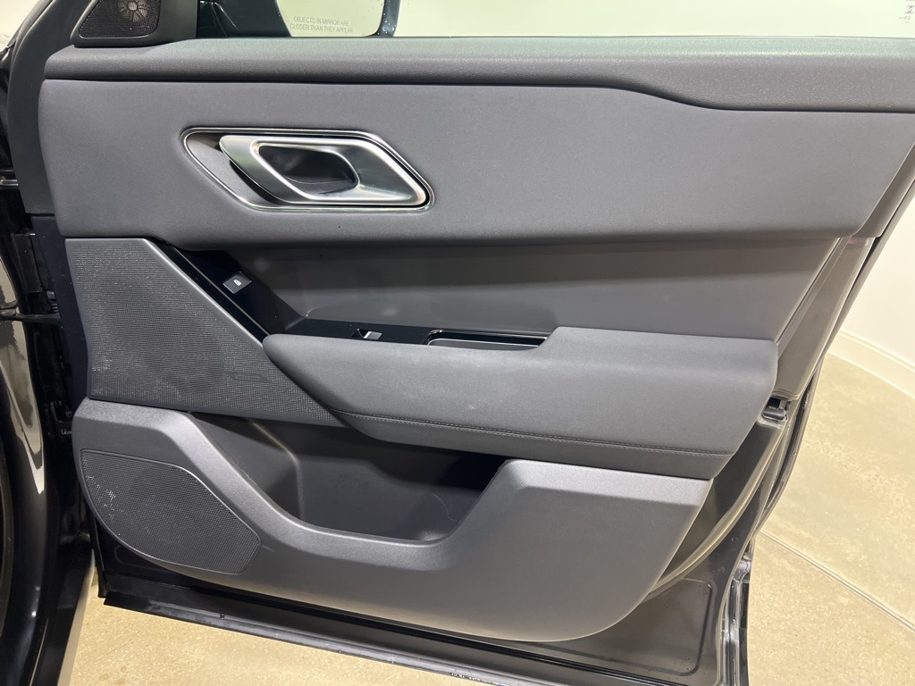 2025 Land Rover Range Rover Velar SE photo 22