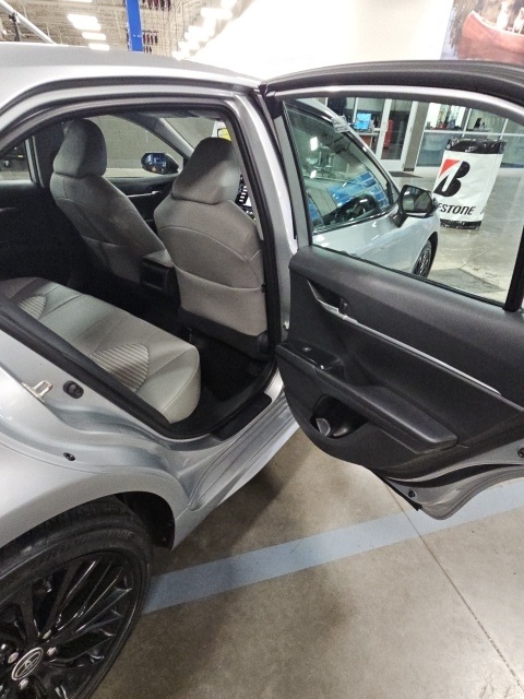 2020 Toyota Camry SE photo 33