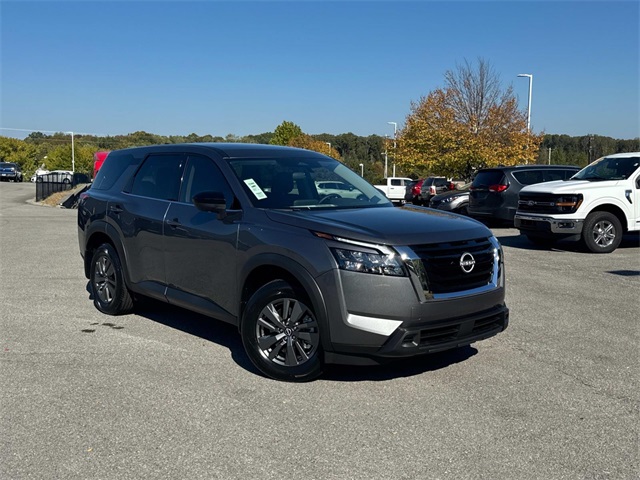 2025 Nissan Pathfinder S photo 2
