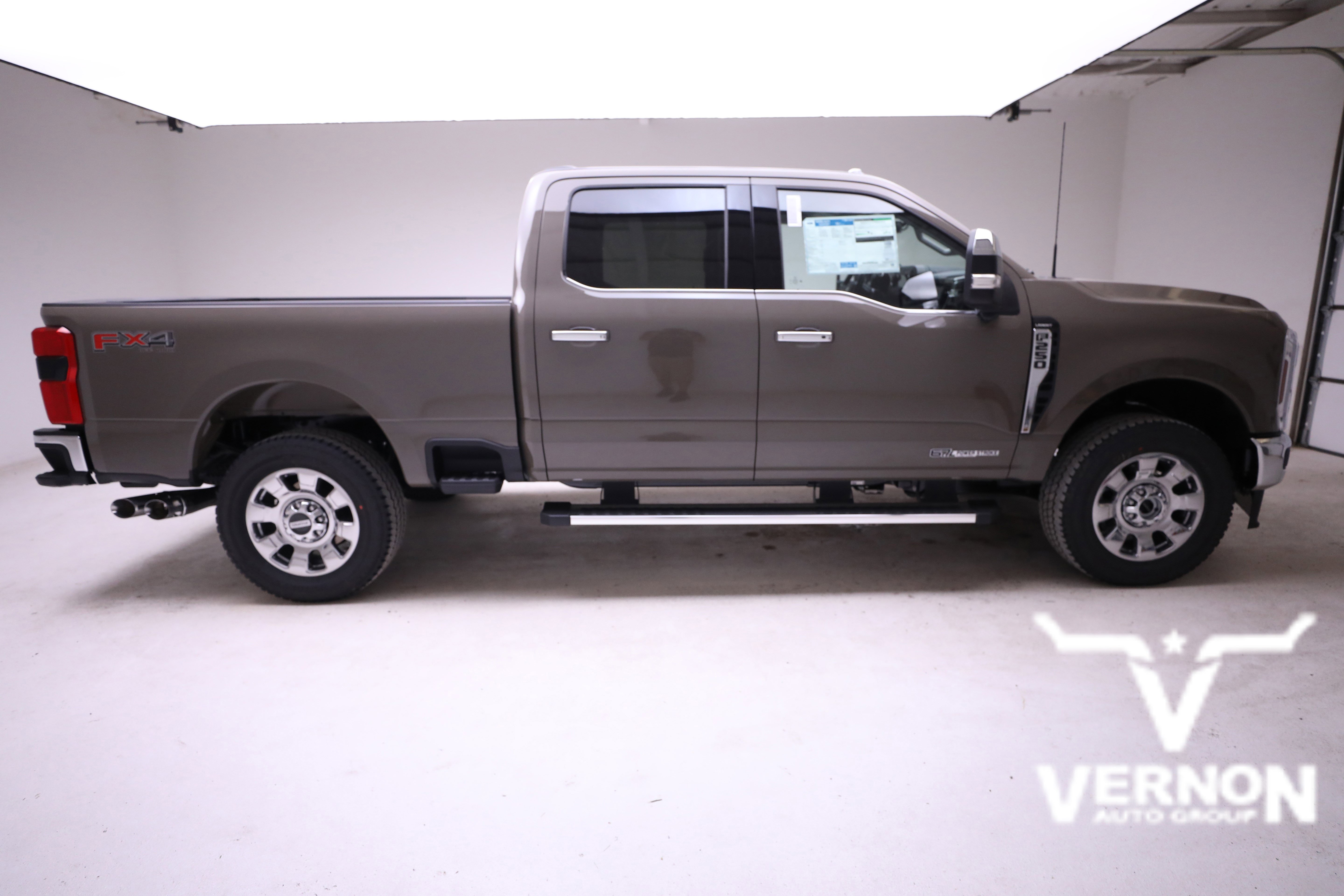 2026 Ford F-250 Lariat photo 2