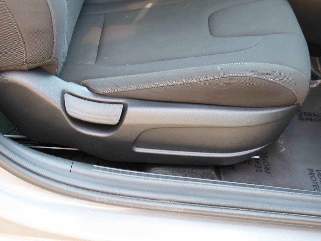 2024 Hyundai Elantra SEL photo 10