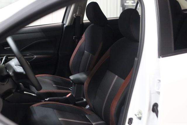 2025 Nissan Versa SR photo 8