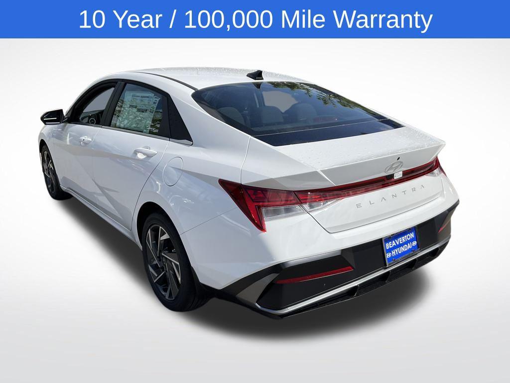 2025 Hyundai Elantra SEL Convenience photo 3