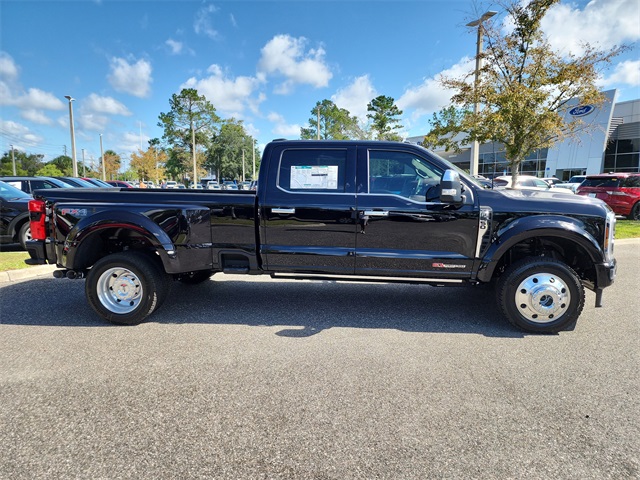2025 Ford F-450 Platinum photo 2