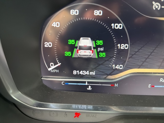 2022 Gmc Yukon SLT photo 2