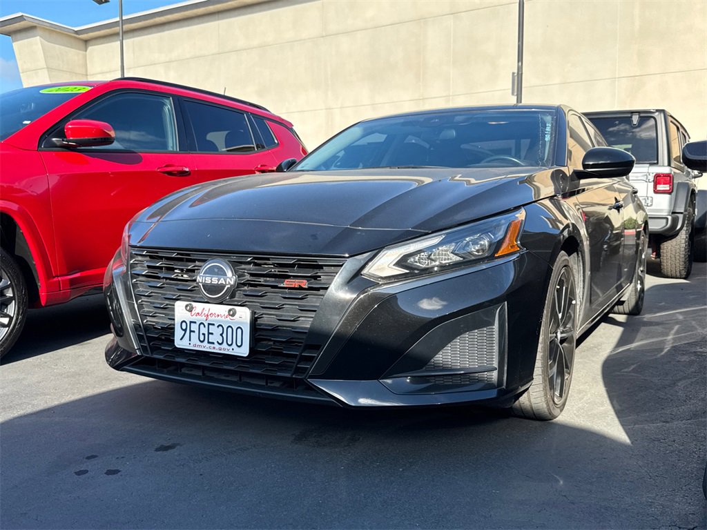 2023 Nissan Altima 2.5 SR photo 2