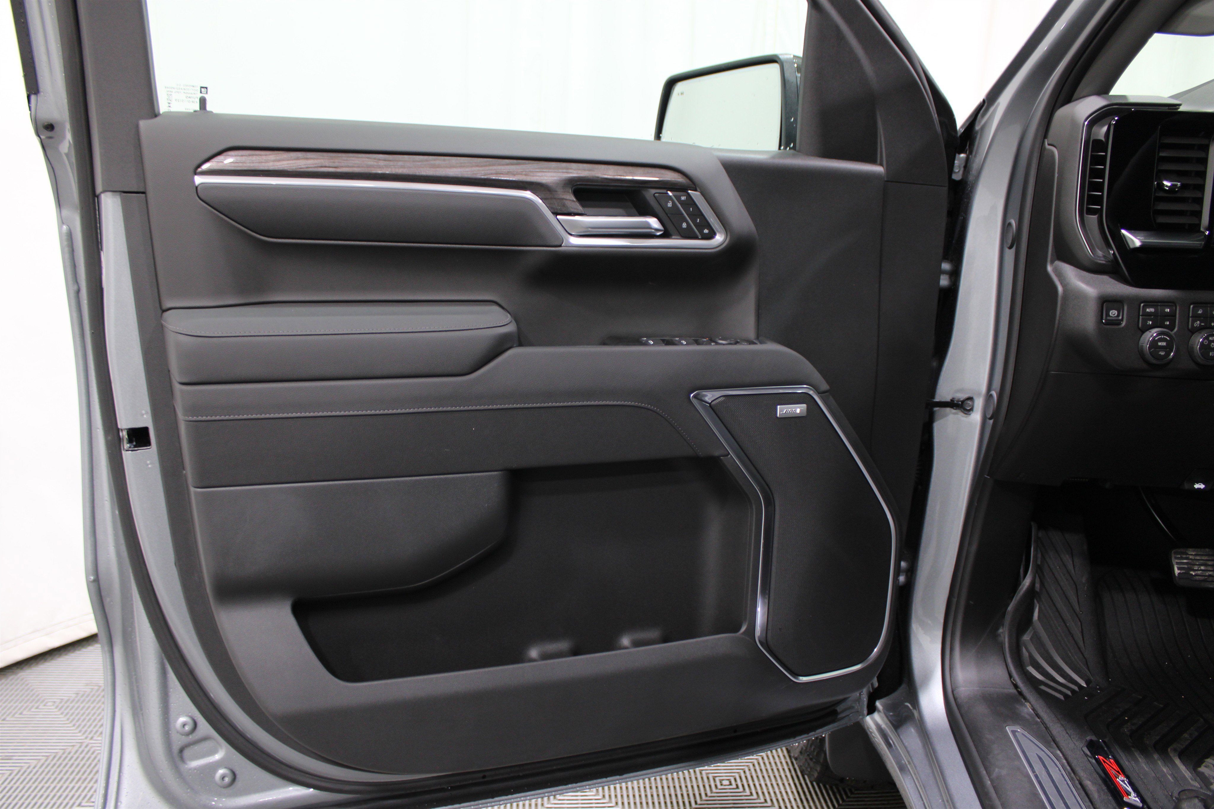 2026 Chevrolet Silverado 1500 LTZ photo 4