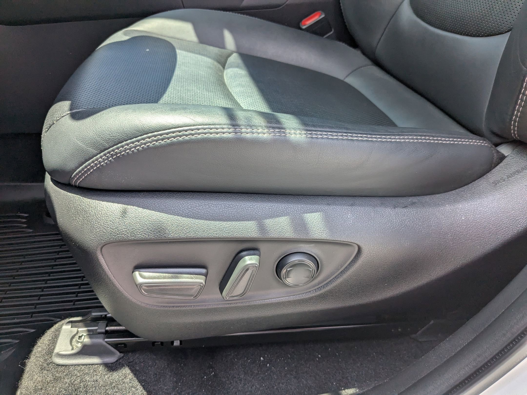2022 Toyota RAV4 Hybrid Limited photo 14