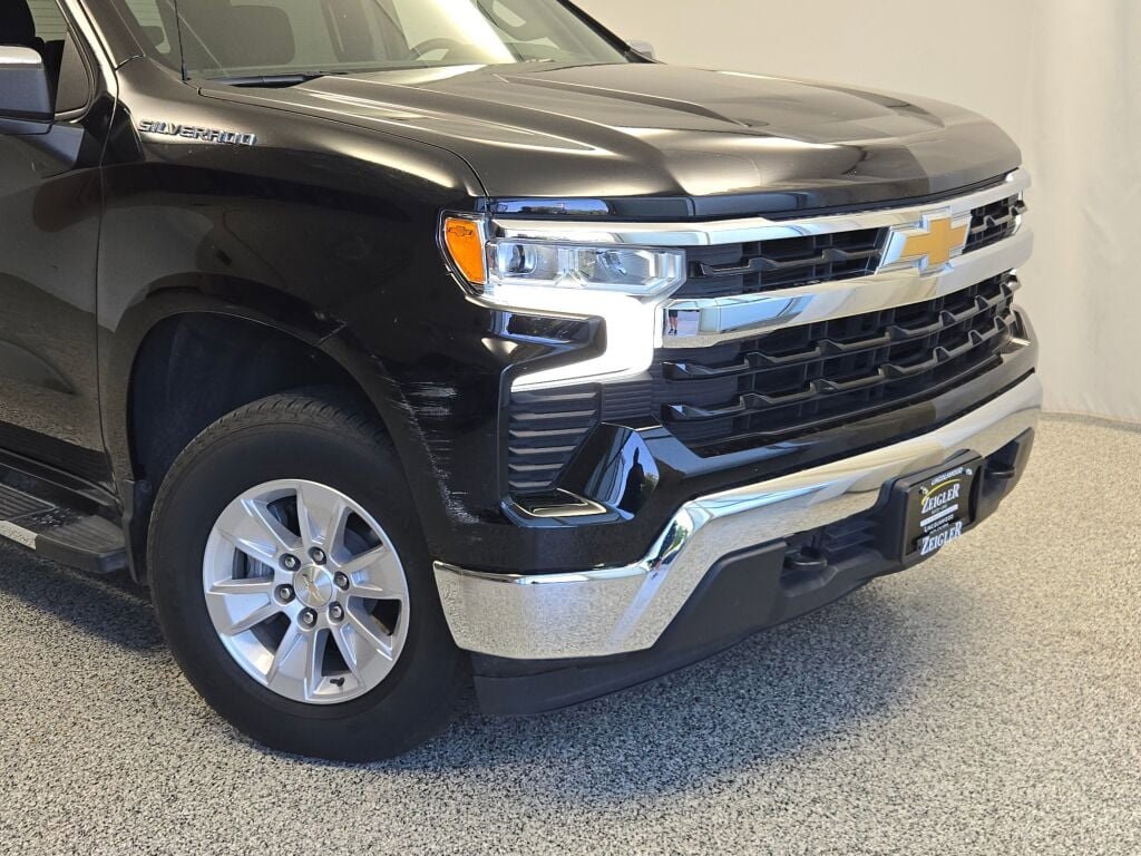 2024 Chevrolet Silverado 1500 photo 2