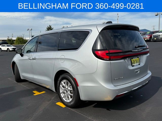 2024 Chrysler Pacifica Touring L photo 8