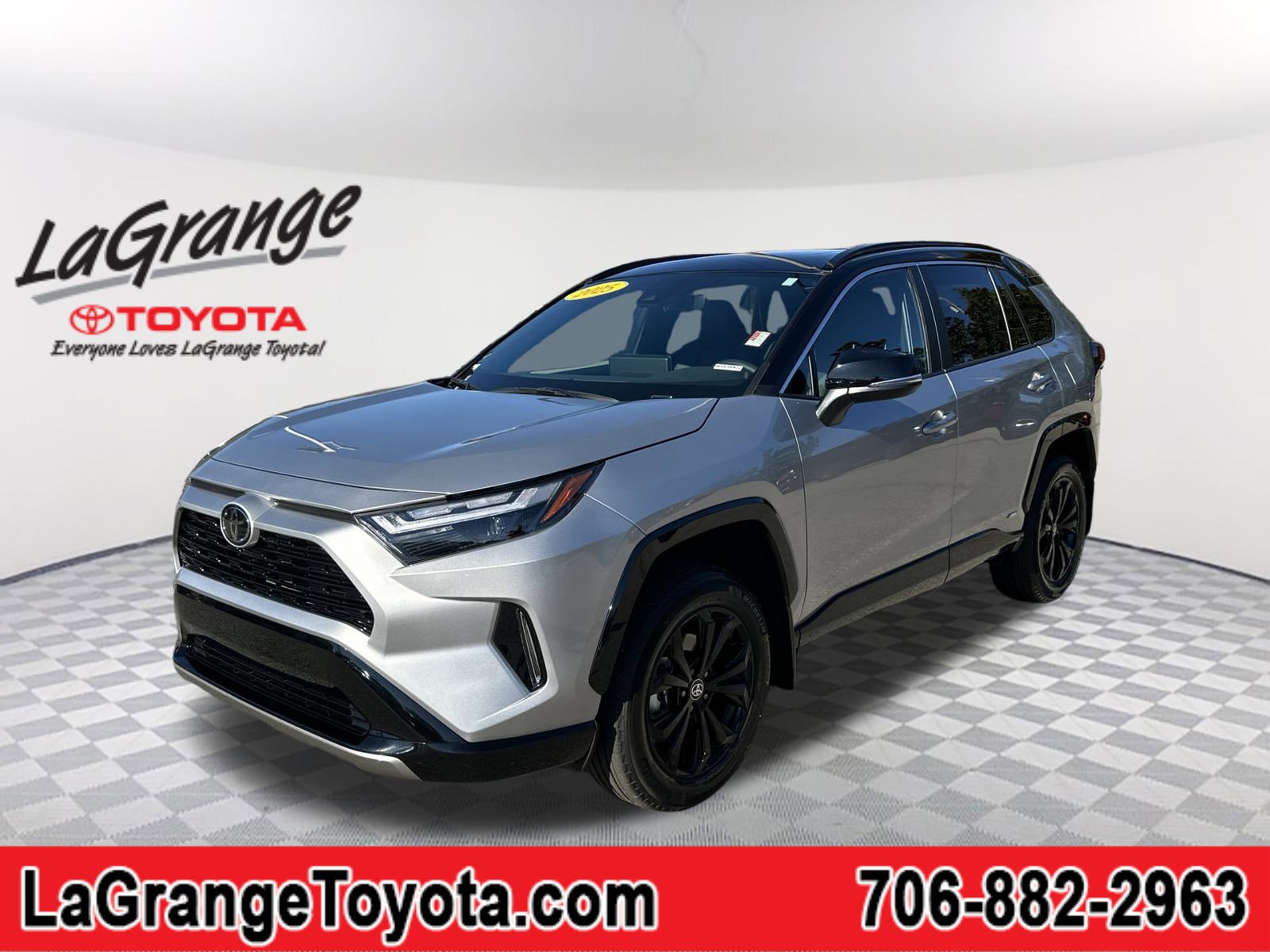 2025 Toyota RAV4 XSE's photo