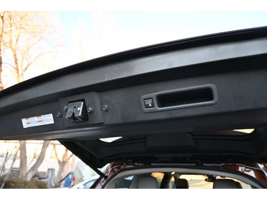 2022 Toyota Sienna XLE photo 23
